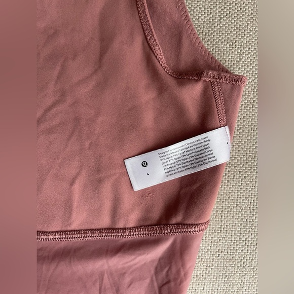 Lululemon Nulu And Mesh Yoga Tank Top
Jewel Emboss Spiced Chai Size 4 - Picture 9 of 15